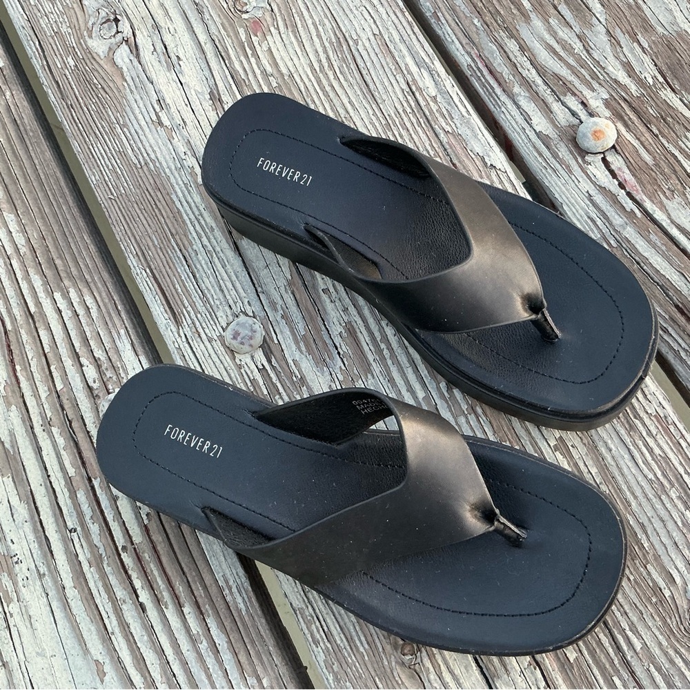 Forever 21 Black Platform Casual Flip Flops Size 7.5